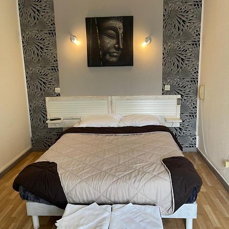 Hotel Auberge Des Charmilles Sainte-Soulle Kamer foto