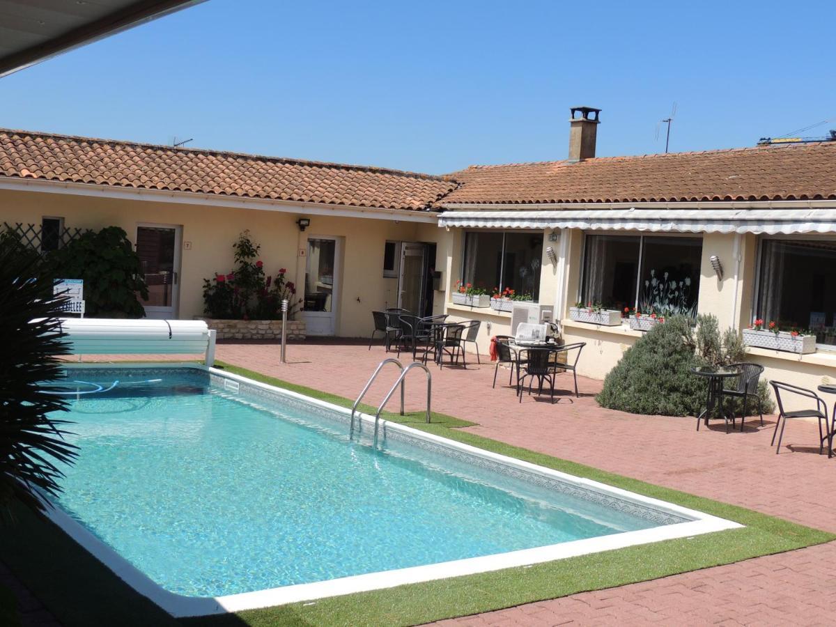 Hotel Auberge Des Charmilles Sainte-Soulle Buitenkant foto