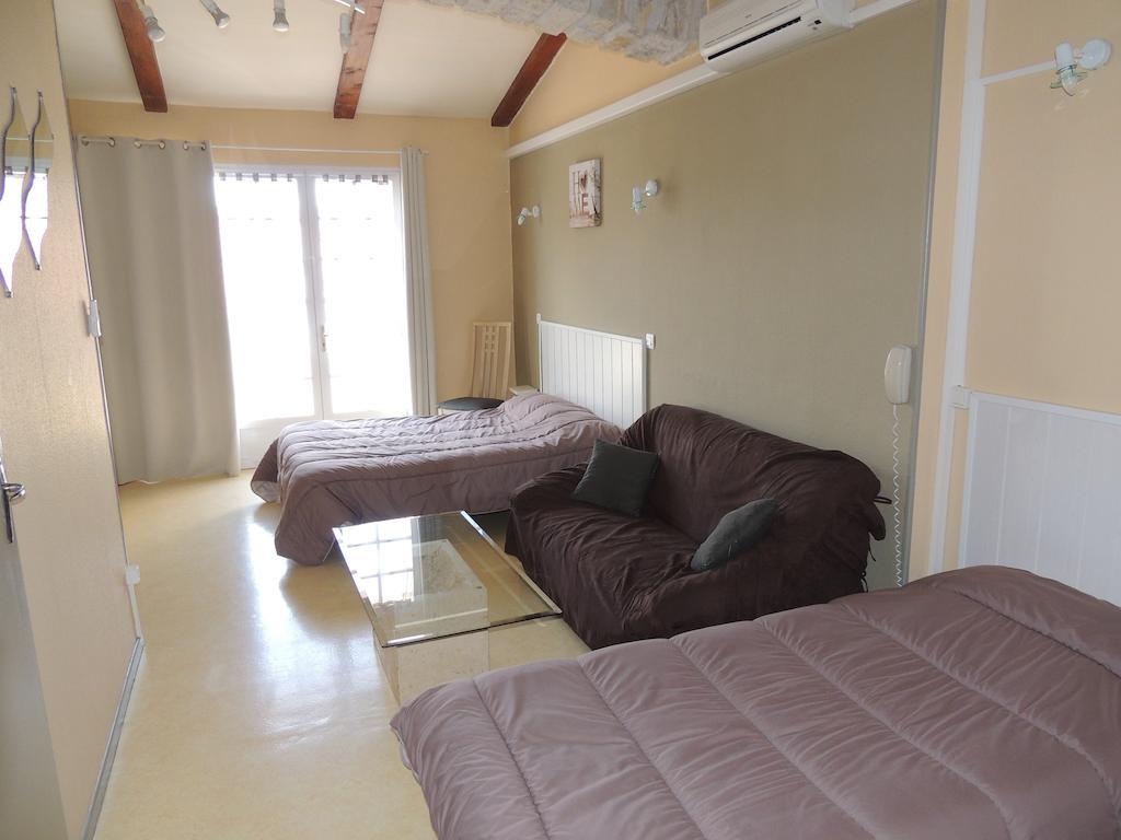 Hotel Auberge Des Charmilles Sainte-Soulle Kamer foto