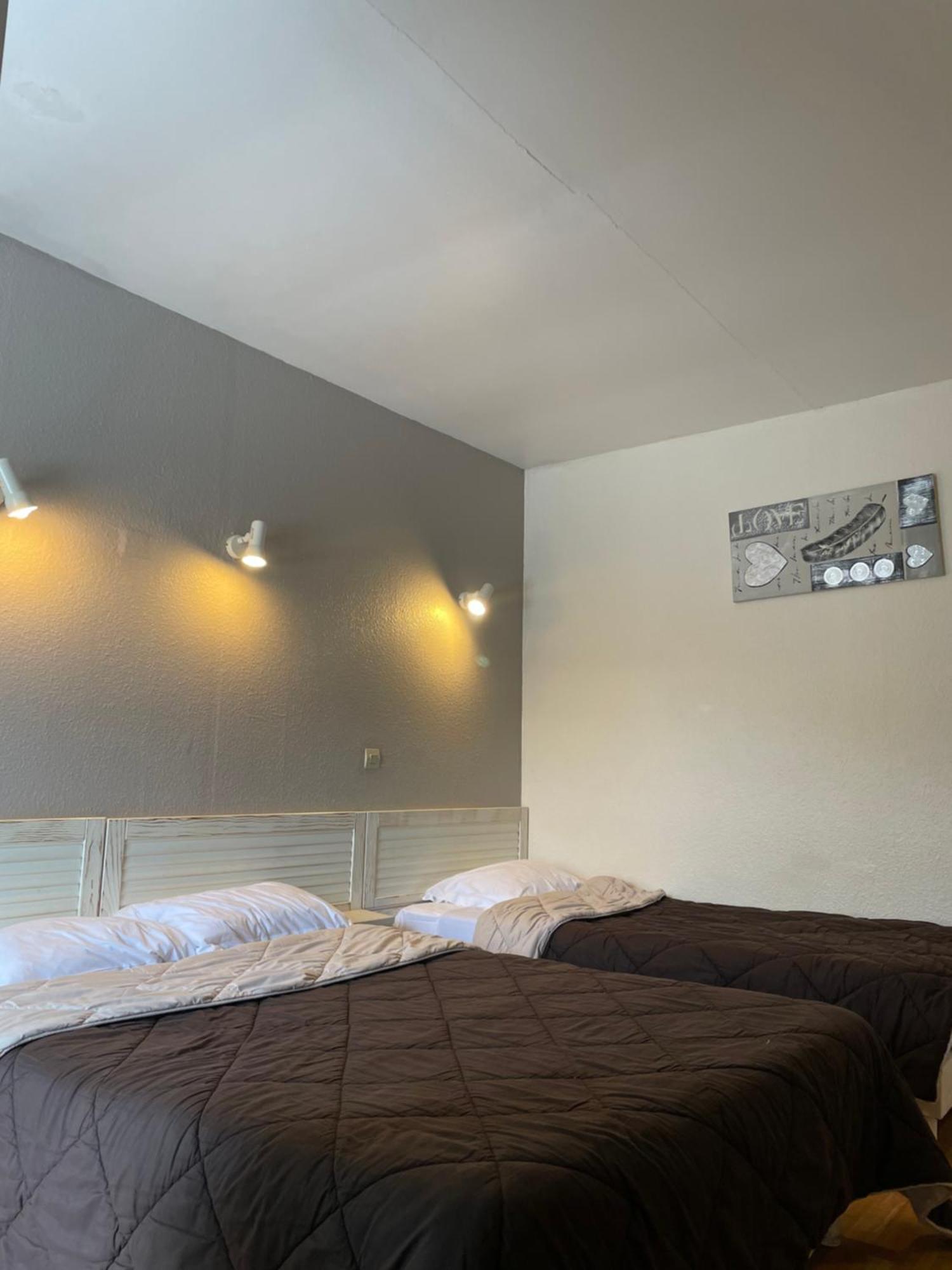 Hotel Auberge Des Charmilles Sainte-Soulle Kamer foto