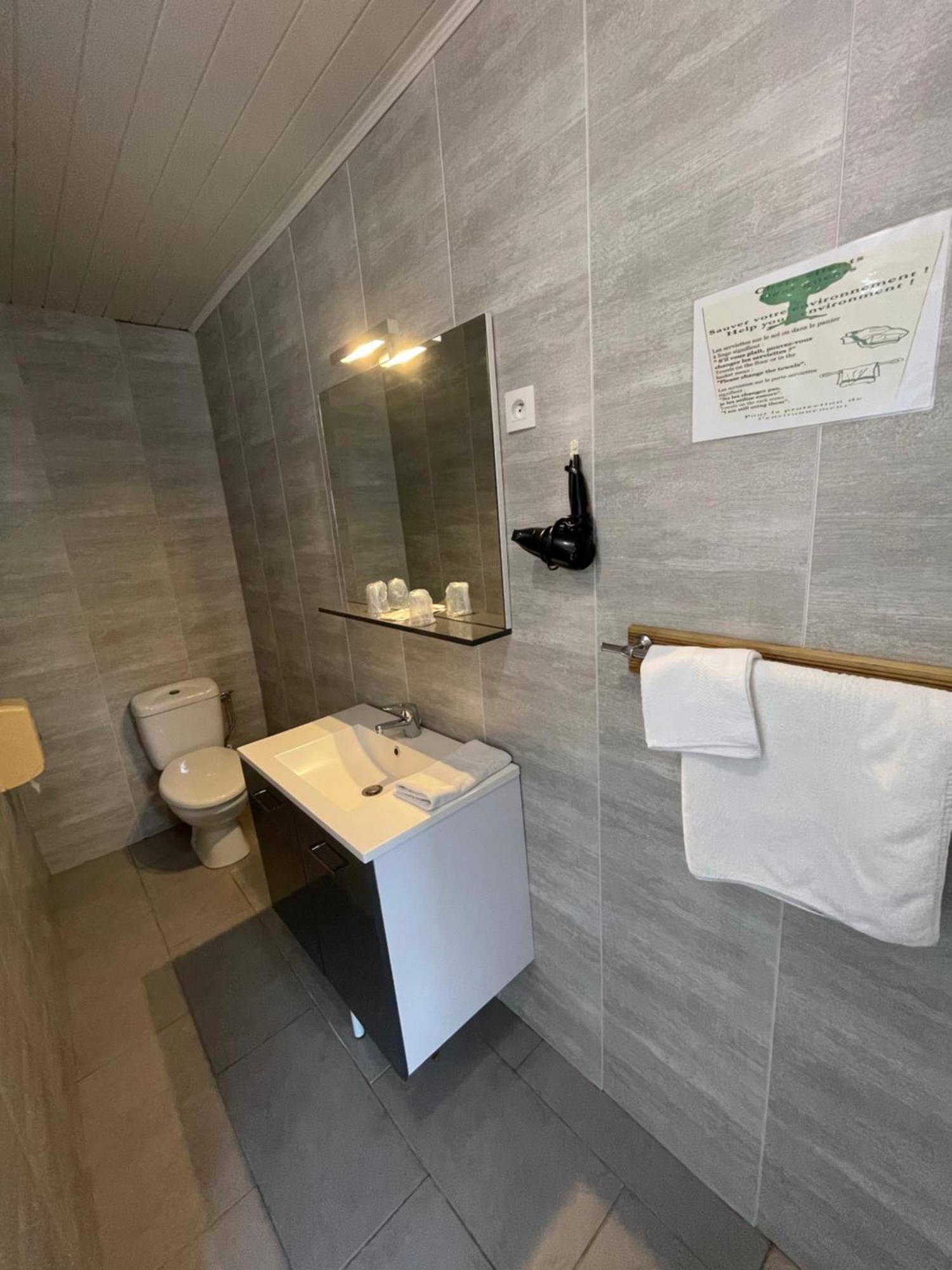 Hotel Auberge Des Charmilles Sainte-Soulle Kamer foto