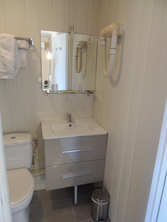 Hotel Auberge Des Charmilles Sainte-Soulle Kamer foto